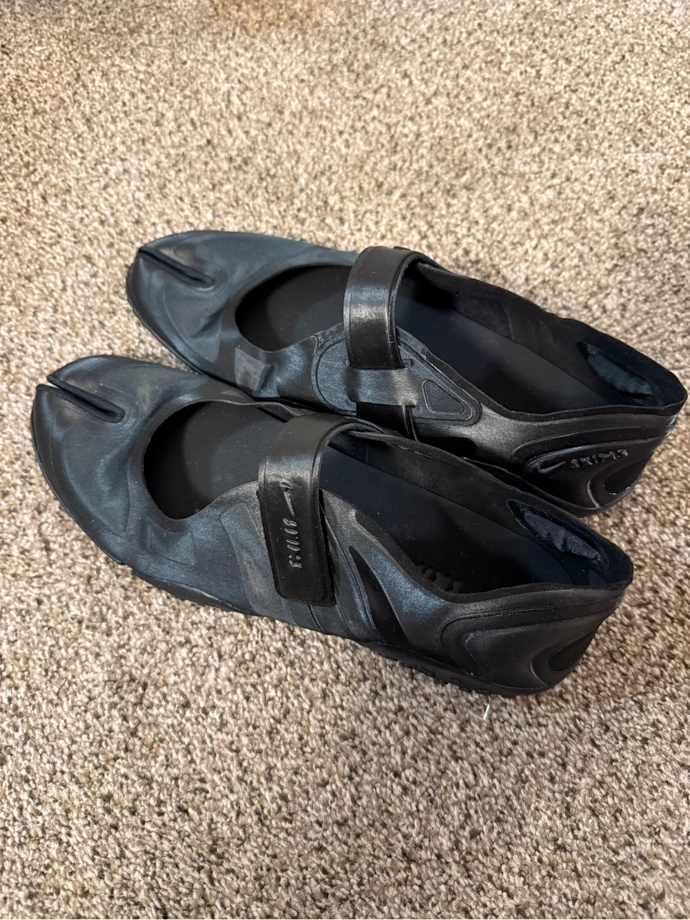 NikeSKIMS Rift Satin Shoes in Black size 8.5